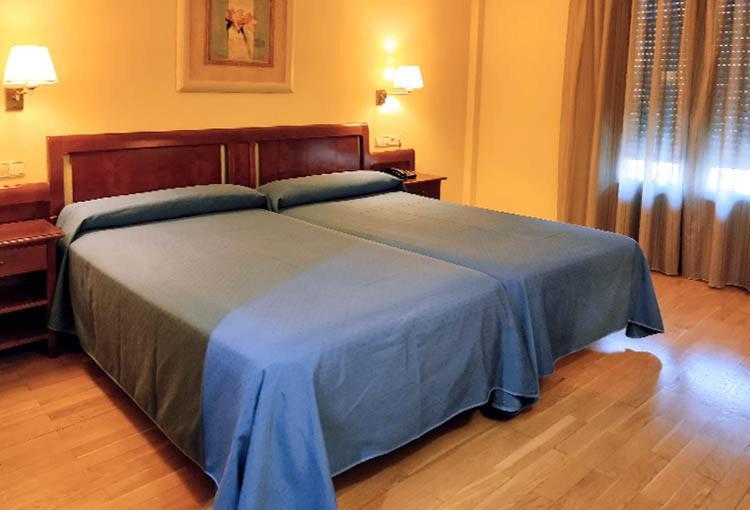 Hostal Plaza Mayor 토레용드아르도즈 외부 사진