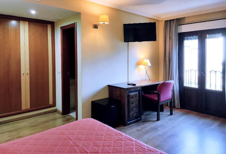 Hostal Plaza Mayor 토레용드아르도즈 외부 사진